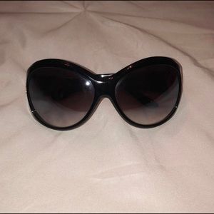 BURBERRY SUNGLASSES